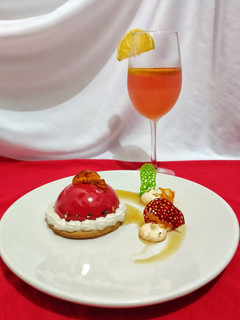 Una foto de Nochebuena aislada (mousse de chocolate)