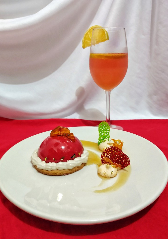Una foto de Nochebuena aislada (mousse de chocolate)