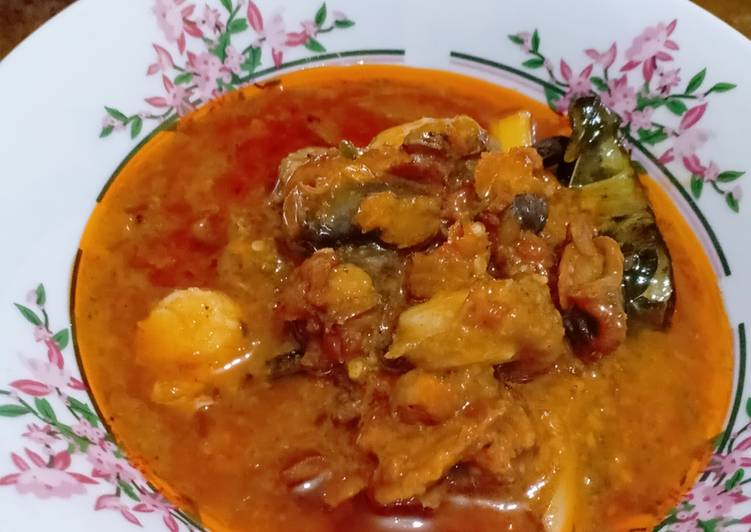 Tiram dan kerang saus padang