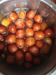 குலாப் ஜாமூன் (Gulab jamun recipe in tamil) செய்முறை முக்கிய புகைப்படம்