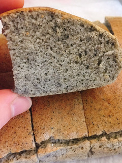 低糖特濃黑芝麻海綿蛋糕(附影片) 的食譜成品照片