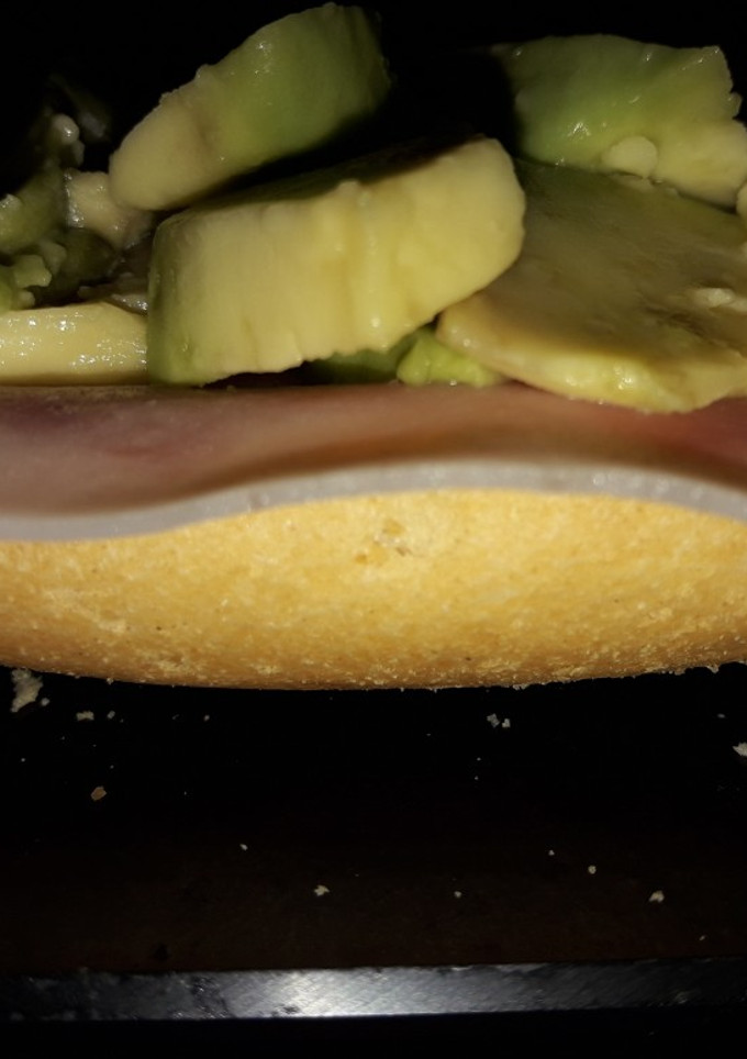 Una foto de Tosta de pavo y aguacate