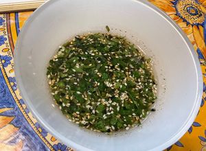 Une photo de Marinade à la coriandre, miel, gingembre, citron et soja