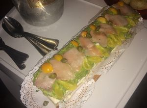 Una foto de Tramezzini de salmón y palta