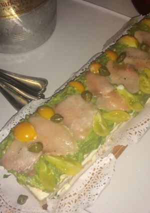 Una foto de Tramezzini de salmón y palta