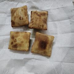 A picture of Veg pizza pockets.
