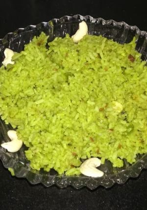 A picture of Green spinach pulao.