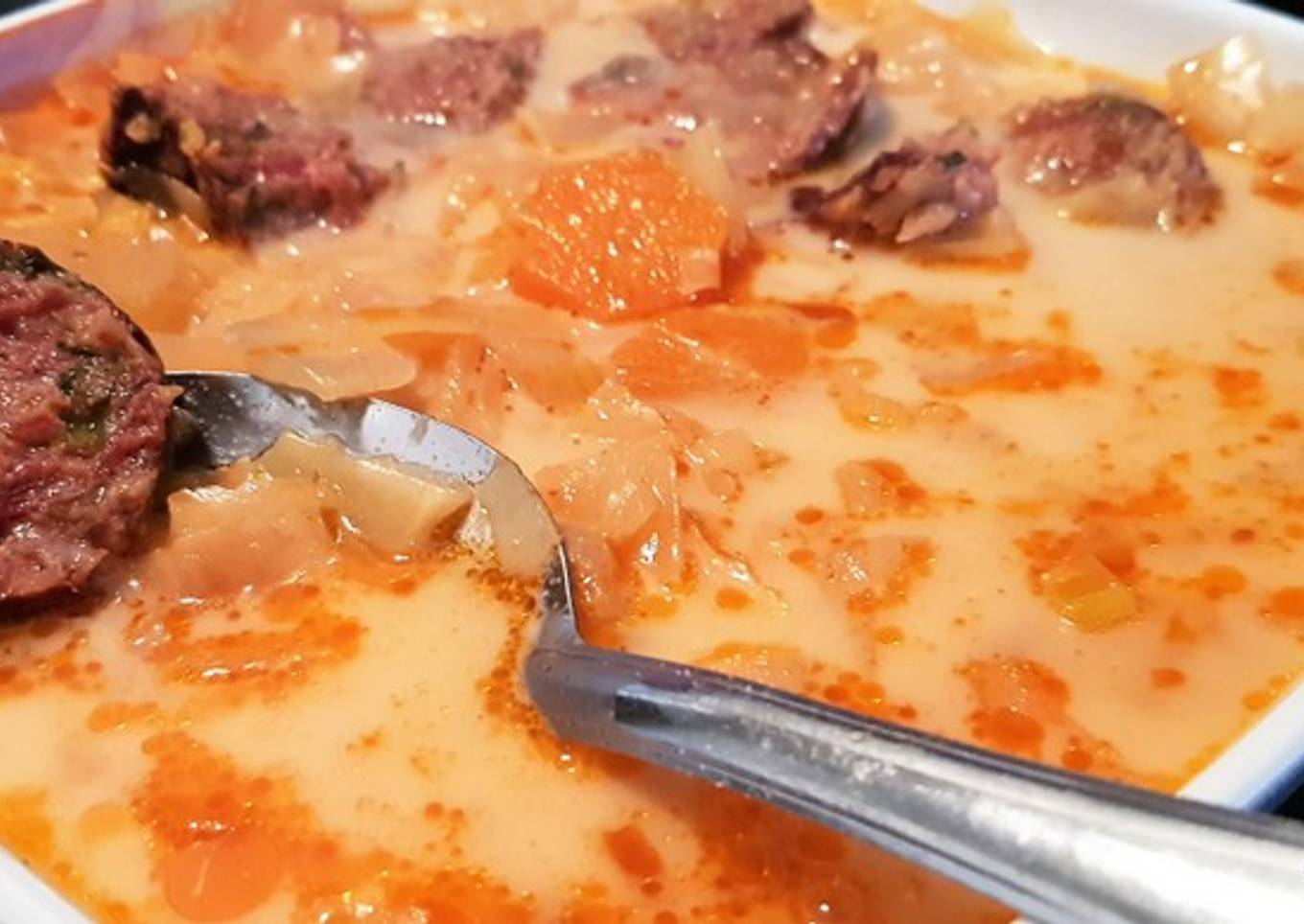 Soupe au chou et saucisse au chou