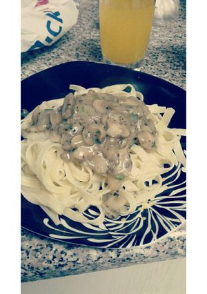 A picture of Loads of garlic with mushroom pasta.