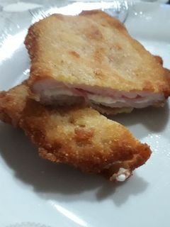 Una foto de Librito de lomo relleno de jamón york y queso