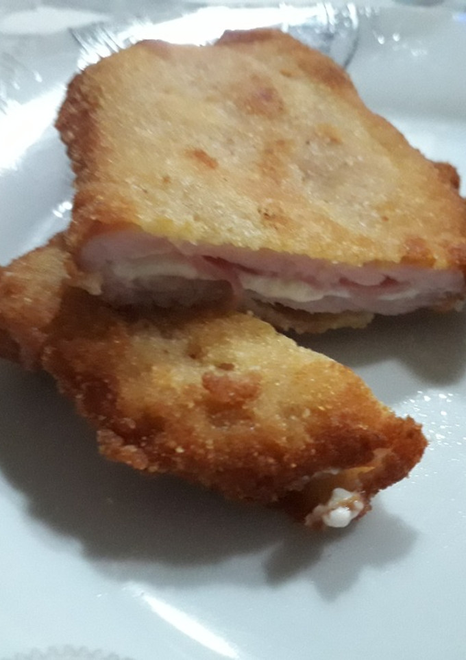 Una foto de Librito de lomo relleno de jamón york y queso