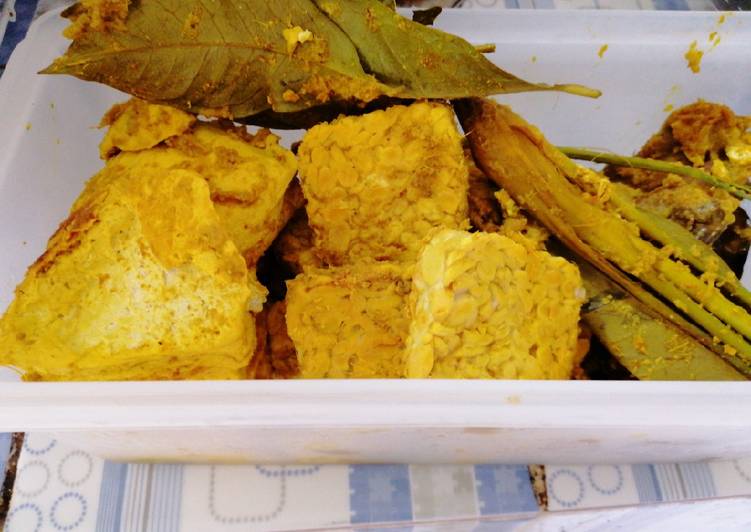 Ungkep tahu, tempe, ati dan empela ayam
