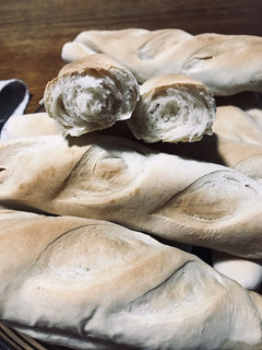 Una foto de Pan baguette muy fácil🥖