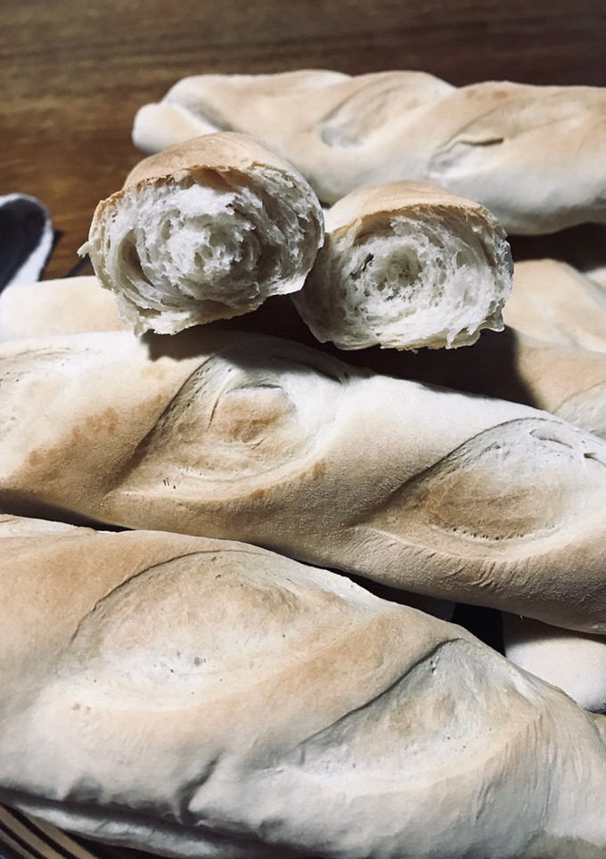 Una foto de Pan baguette muy fácil🥖