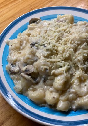 Una foto de Ñoquis de ricota con bechamel de hongos