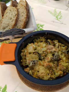 Una foto de Gratín de pollo y brócoli
