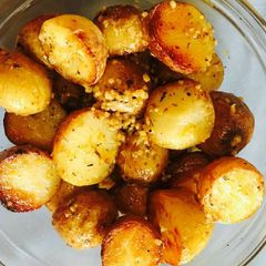 A picture of Baked baby potatoes.