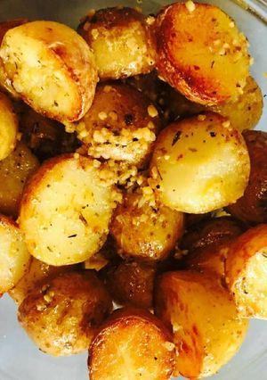 A picture of Baked baby potatoes.