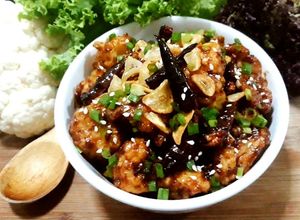 รูปของ ดอกกะหล่ำทอดกรอบซอสเปรี้ยวหวาน Sweet & Sour Crispy Cauliflower