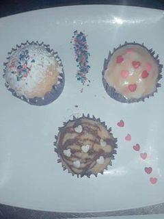 Una foto de Muffins de chocolate blanco y limón