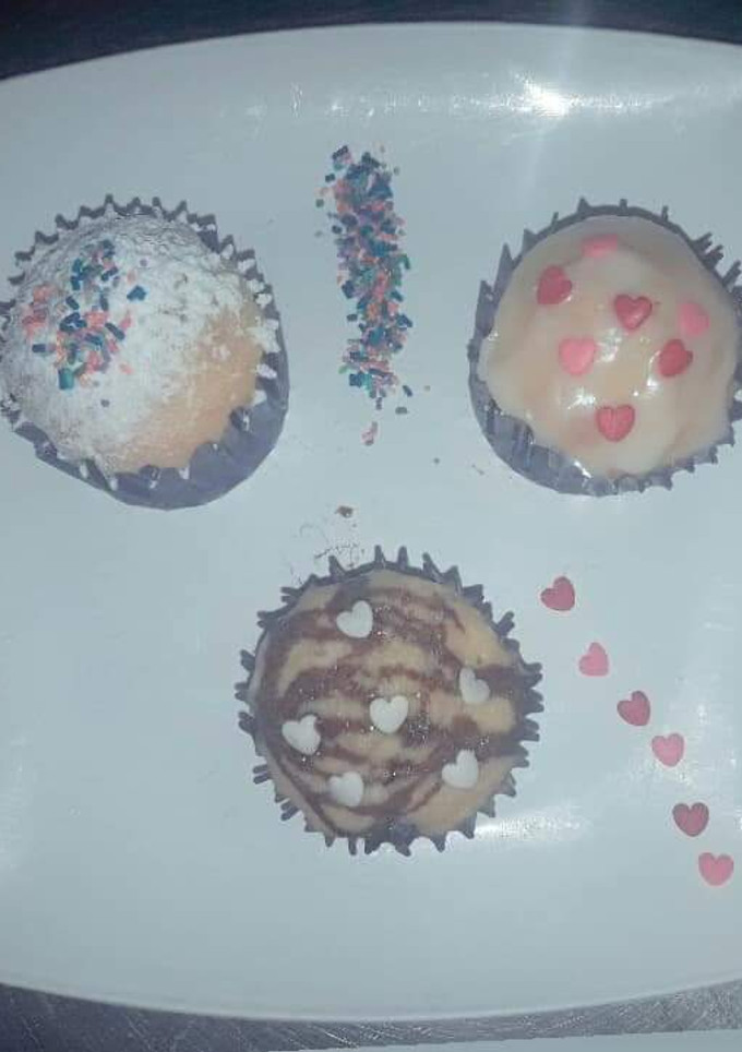 Una foto de Muffins de chocolate blanco y limón