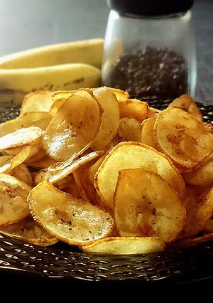 A picture of Classic Salted Banana Chips.