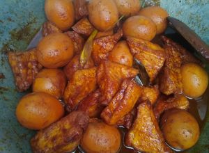 Foto resep Semur Tahu Telur untuk Nasi Uduk Betawi