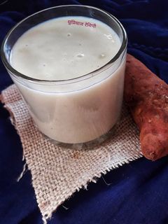 स्विट पोटॅटो मिल्कशेक (sweet potato milkshake recipe in marathi) रेसिपी चे मुख्य फोटो 