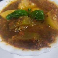 A picture of Doodhi alu sabji in garlic green masala gravy!!.
