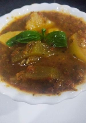A picture of Doodhi alu sabji in garlic green masala gravy!!.