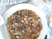 Una foto di fagioli cannellini zuppa