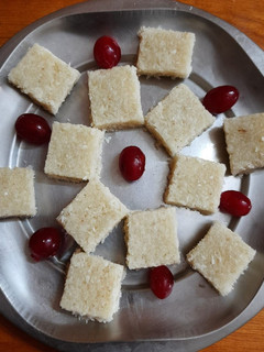 A picture of Coconut burfi.