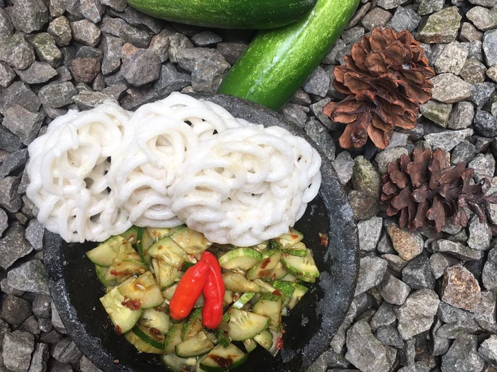 Cara Sederhana Membuat Resep  Reuceuh bonteng(karedok mentimun) yang Lezat, Enak