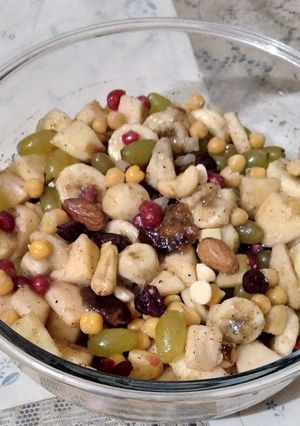 A picture of Nutty fruit chat.