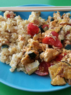 Una foto de Quinoa con arroz integral y verduras