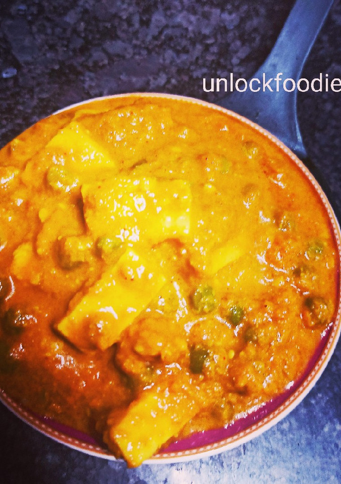 A picture of Mutter Paneer.