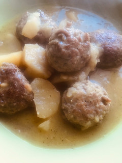 Una foto de Albóndigas de dos carnes, guisadas con mucho amor