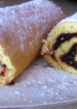 O poză a rețetei Ruladă cu gem de prune.