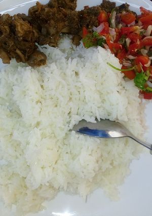 A picture of Rice,matumbo and kachumbari.