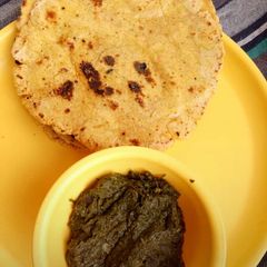 A picture of Maki ki roti.