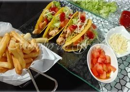 Tacos com peito de frango