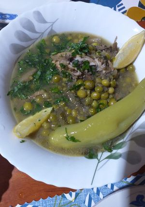 صورة لوصفة طاجين الجلبانة و القرنون (الأرضي شوكي) الجزائري بالصلصة البيضاء 🇩🇿
