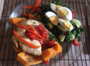 Una foto de Bife de merluza al horno con calabaza 🥗 🎃