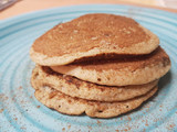 Panquecas de aveia com banana e canela