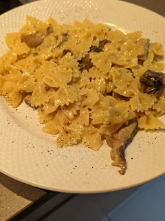 Una foto de Carbonara con shiitake