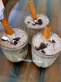 ओरियो शेक विथ वनीला आइस क्रीम (oreo shake with vanilla ice cream recipe in Hindi) रेसिपी मुख्य फोटो