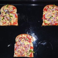 Bread Pizza A picture of Bread Pizza.