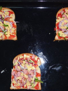 A picture of Bread Pizza.