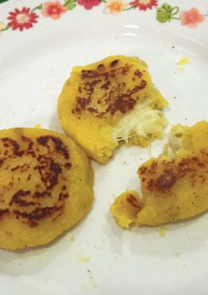 Una foto de Arepas 🫓 de papa con queso 🧀✨