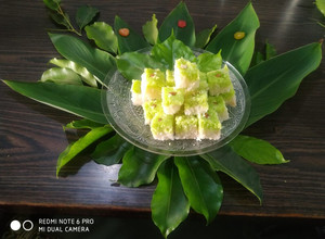 A picture of Double colour Toprapak or Coconut Burfi.